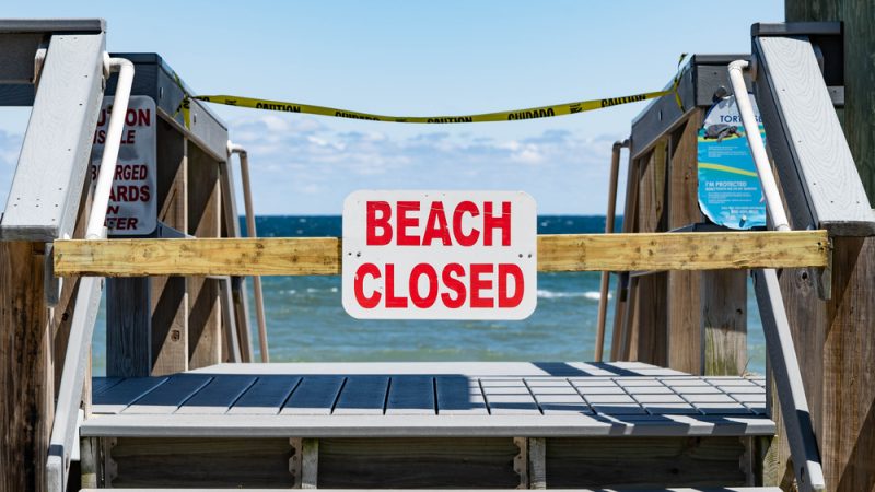 beachclosedsignquarantinecaution