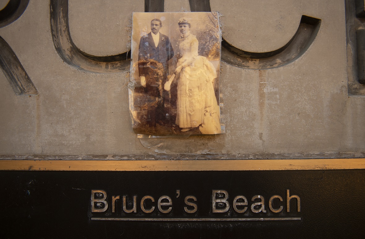 A portrait of Willa and Charles Bruce adorns a monument built in their honor.